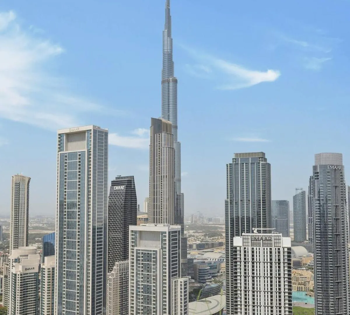 Downtown Skyline & Burj Khalifa Views Dubai Apartment