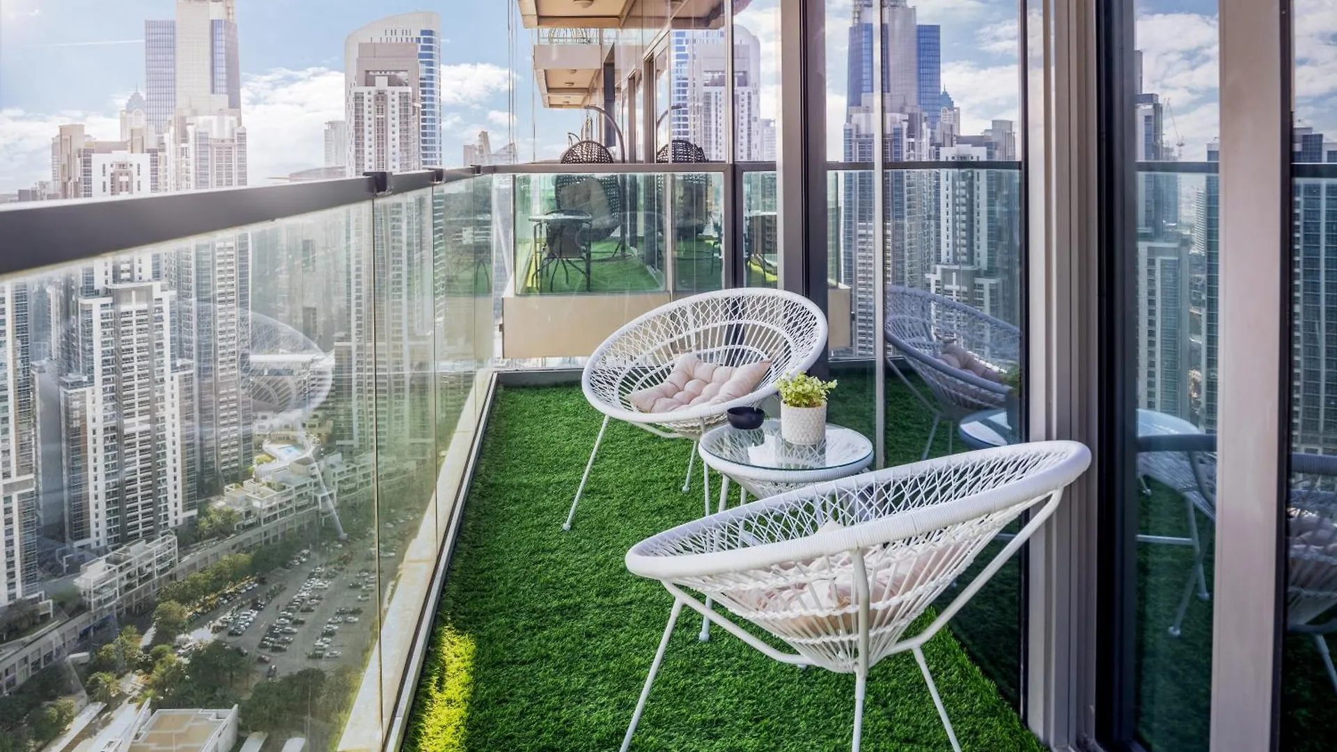 Downtown Skyline & Burj Khalifa Views Dubai Apartment